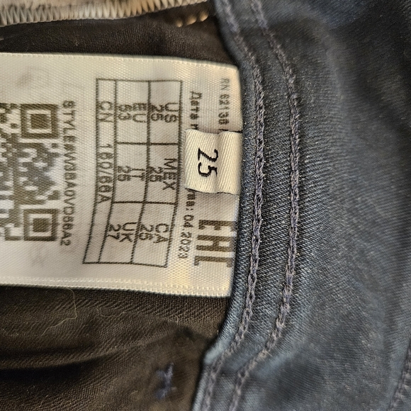 Dark rinse, high-waisted, boot cut Guess jeans - Picture 5 of 5